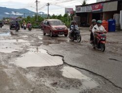 Warga Keluhkan Jalan Karanjembah Rusak