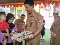 Sekretaris DPRD Sulteng dan Sigi, Salurkan Bantuan Stunting Tahap III di Dolo Selatan