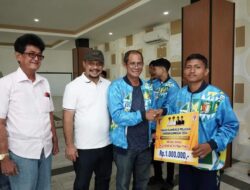 Pemkab Sigi, Serahkan Bonus Atlet Peserta Popda Sulteng 