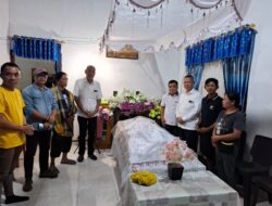 Melayat ke rumah duka masyarakat Tongoa, Rizal Intjenae sampaikan belasungkawa