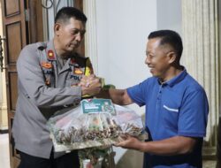 HUT TNI ke 79, Wakapolres Sigi Beri Kejutan Kepada Pabung