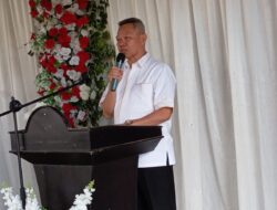 Hadiri HUT Desa Sarumana, Rizal Intjenae Tegaskan Komitmen Pembangunan