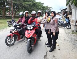 Polwan Polres Sigi Bagi-Bagi Takjil