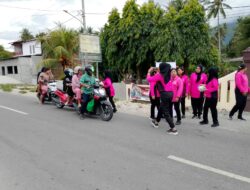 Polsek Dolo Bersama Bhayangkari Ranting Dolo Bagikan Takjil
