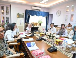 Wagub Reny Pimpin Rapat Evaluasi Program BERANI Sehat Bersama BPJS