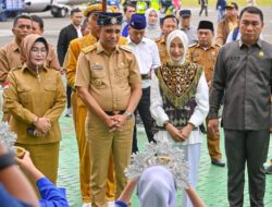 Kunker di Tanah Kelahiran, Gubernur Anwar Disambut Adat