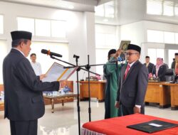 Ketua DPRD Sigi Minhar Lantik PAW Anggota DPRD Sigi Fadlin