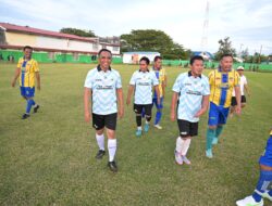 Gubernur Sulteng Gelar Pertandingan Persahabatan: Berani FC vs Skill Touna FC di Lapangan Stamina Ampana