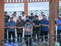 Gubernur Sulteng Sholat Magrib Berjamaah di Pembangunan Masjid Bukit Salena