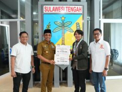 Didampingi KONI, Gubernur Sulteng Serahkan Bonus kepada Atlet Peraih Medali SEA Games Thailand 2025