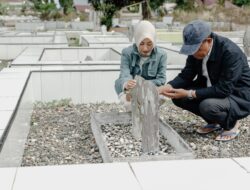 Gubernur Anwar Hafid Ziarah ke Makam Orang Tua di Morowali