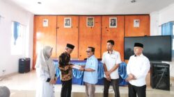 Serahkan Beasiswa PIP Aspirasi Nilam Sari Lawira, Ilyas Nawawi: Pendidikan Adalah Hak Setiap Anak