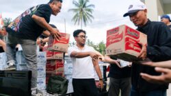 Fathur Razaq Salurkan Bantuan untuk Korban Gempa di Nokilalaki dan Palolo