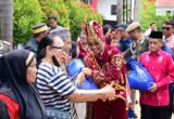 Gubernur Anwar Hafid Salurkan 5.000 Paket Sembako untuk Warga Morowali Utara
