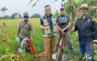 Distanhorbun Sigi Salurkan Bantuan Pompa Air untuk Petani Lindu